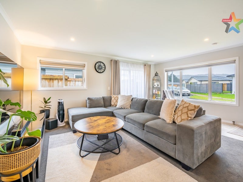 12 Ron Fawcett Way, Wainuiomata, Lower Hutt - Carousel 2