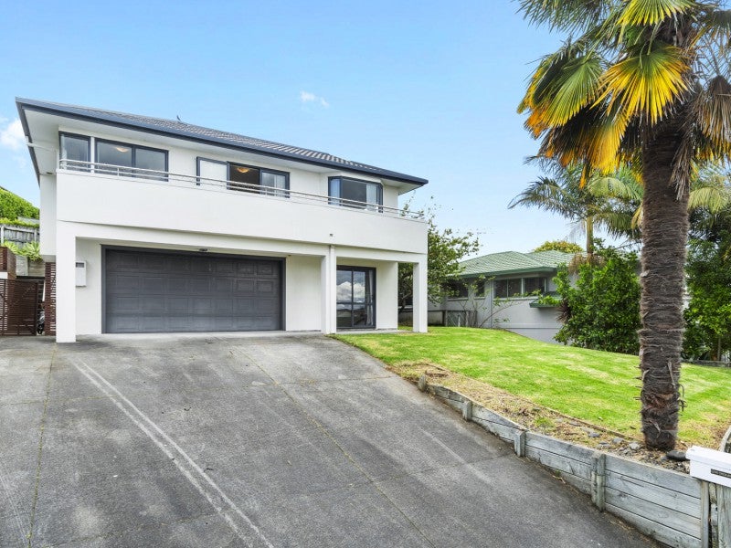14 Thornlea Drive, Welcome Bay, Tauranga - Carousel 1