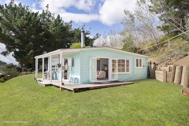 8 Signal Street, Foxton Beach, Foxton - Carousel 1