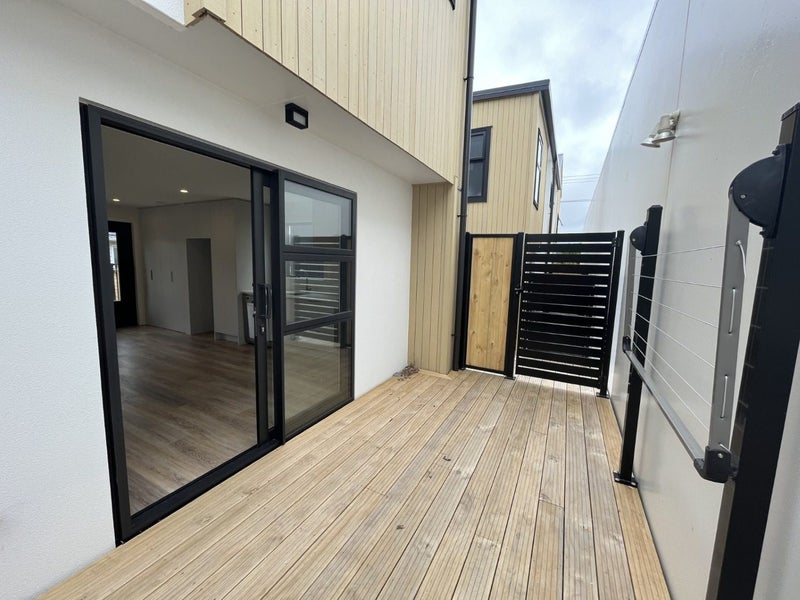 4/7 Wainuiomata Road, Wainuiomata, Lower Hutt - Carousel 13
