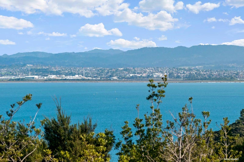 77 Onetaunga Road, Chatswood, Auckland - Carousel 1