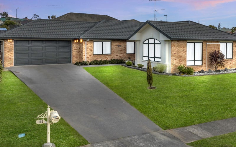 11 Norman Close, The Gardens, Auckland - Carousel 1