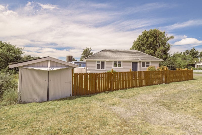 11 Holton Road, Amberley, Amberley - Carousel 2