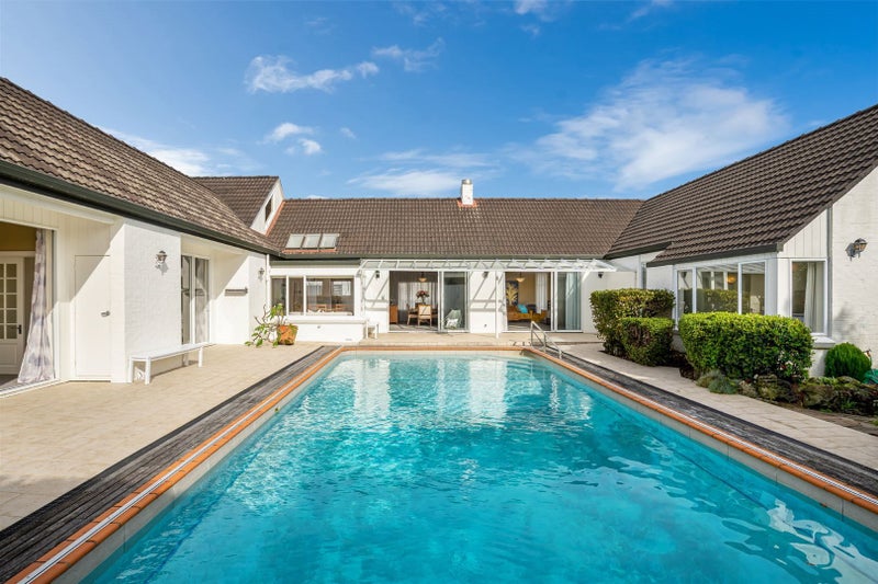 11 McBreen Avenue, Northcote, Auckland - Carousel 1