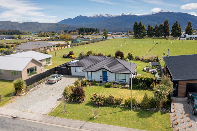 15 Orbell Crescent, Te Anau, Te Anau - Carousel 1