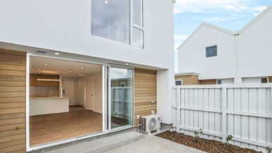 6/24 Dampier Street, Woolston, Christchurch - Carousel 1