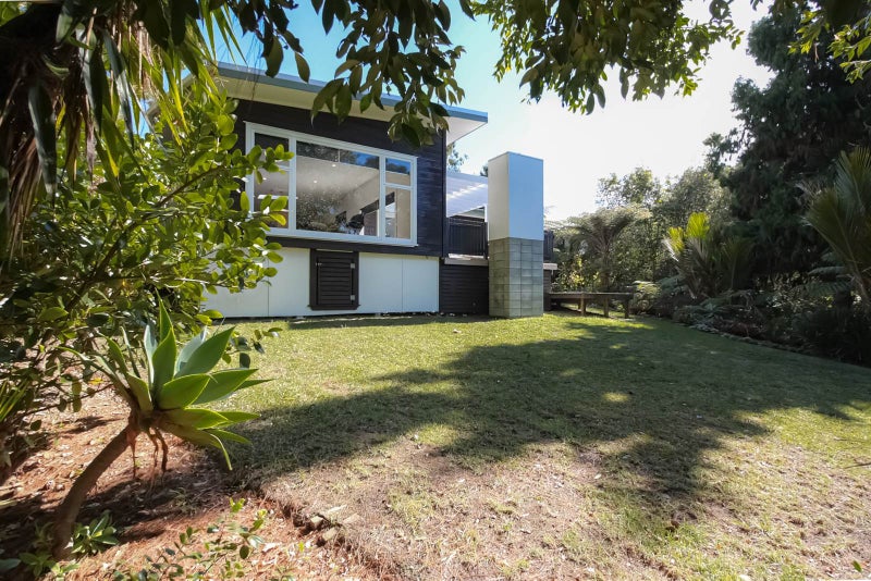 87 Daffodil Street, Titirangi, Auckland - Carousel 1