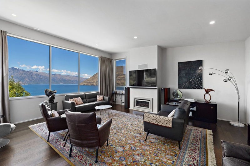 9 Matakauri Place, Fernhill, Queenstown - Carousel 1