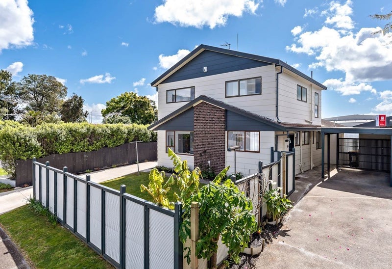 1/56 Challen Close, Conifer Grove, Takanini - Carousel 2