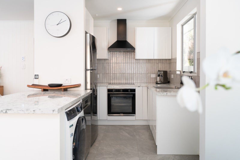 19D Mahoe Street, Tawa, Wellington - Carousel 2