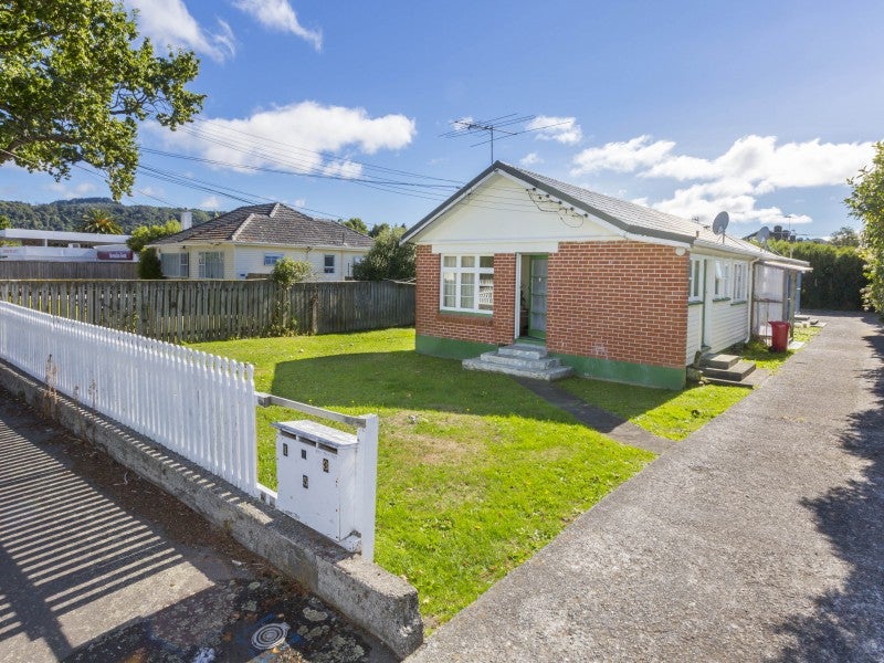 2/5 Totara Street, Trentham, Upper Hutt - Carousel 1