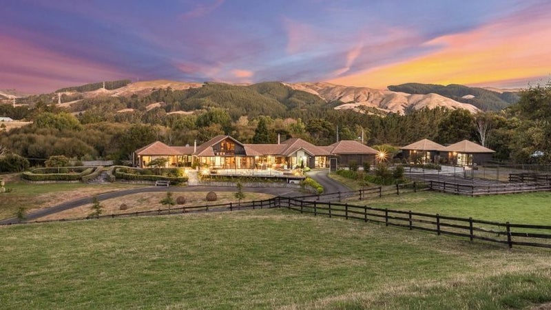 31 Flightys Road, Porirua - Carousel 1