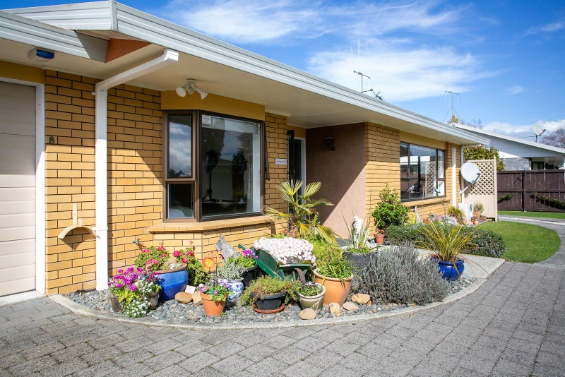 8 Conrad Place, Leamington, Cambridge - Carousel 1