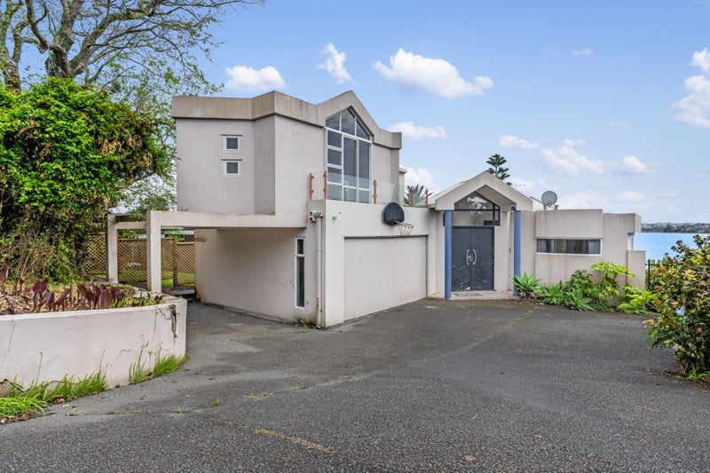 2/33 Beresford Street, Bayswater, Auckland - Carousel 1