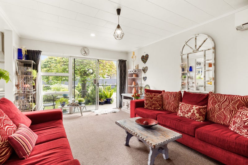 2/89 Meeanee RD, Taradale, Napier - Carousel 1