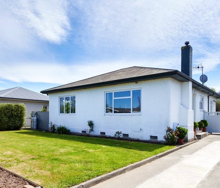 1004 Willowpark Road North, Mayfair, Hastings - Carousel 2