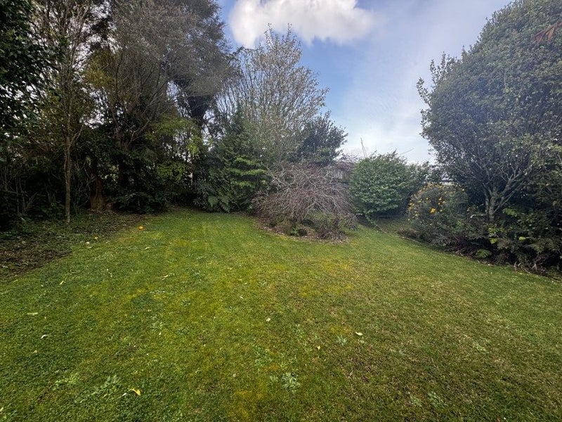 2 Kauri Street, Merrilands, New Plymouth - Carousel 7