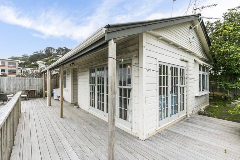 2 Naughton Terrace, Kilbirnie, Wellington - Carousel 1
