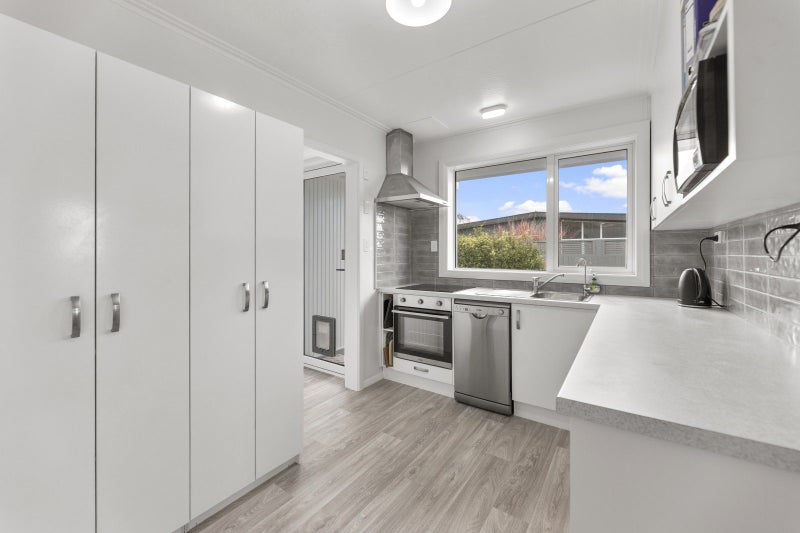 9 Winston Place, Kew, Dunedin - Carousel 2