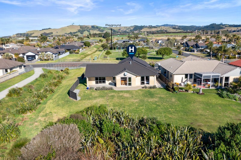 95 Oriental Parade, Papamoa Beach, Papamoa - Carousel 2