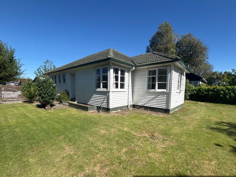 33 Blighs Road, Bryndwr, Christchurch - Carousel 1