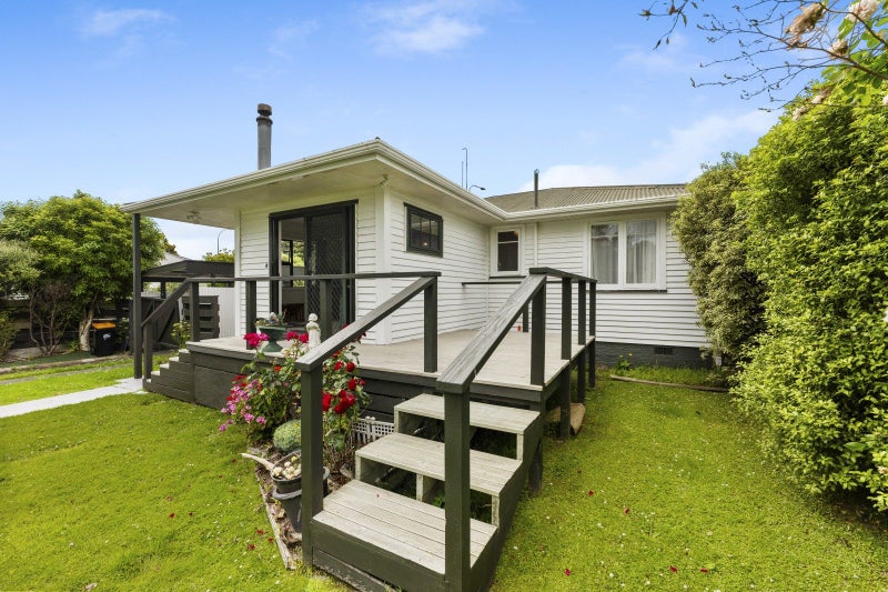 9 Long Melford Road, Awapuni, Palmerston North - Carousel 1