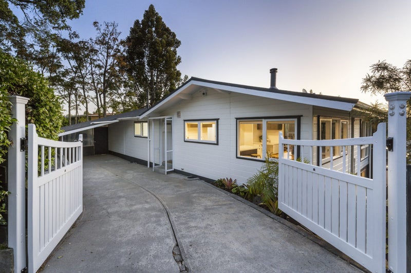 52 Valley View Road, Glenfield, Auckland - Carousel 1