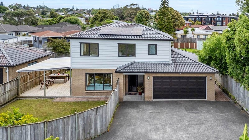 29A Edgewater Drive, Pakuranga, Auckland - Carousel 1