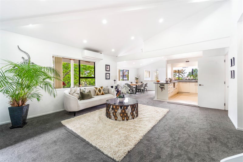 10 Penguin Drive, Murrays Bay, Auckland - Carousel 2