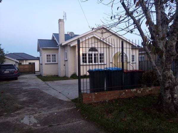 1120 Jellicoe Street, Mayfair, Hastings - Carousel 1