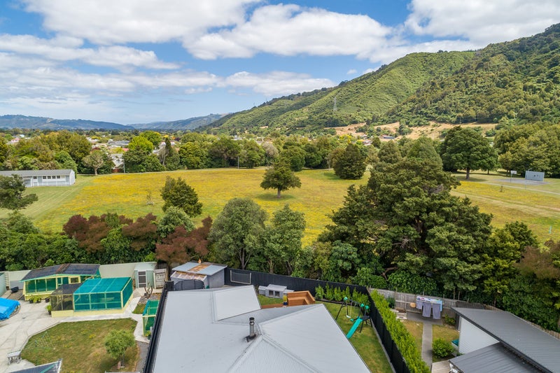 25A Galveston Grove, Totara Park, Upper Hutt - Carousel 23