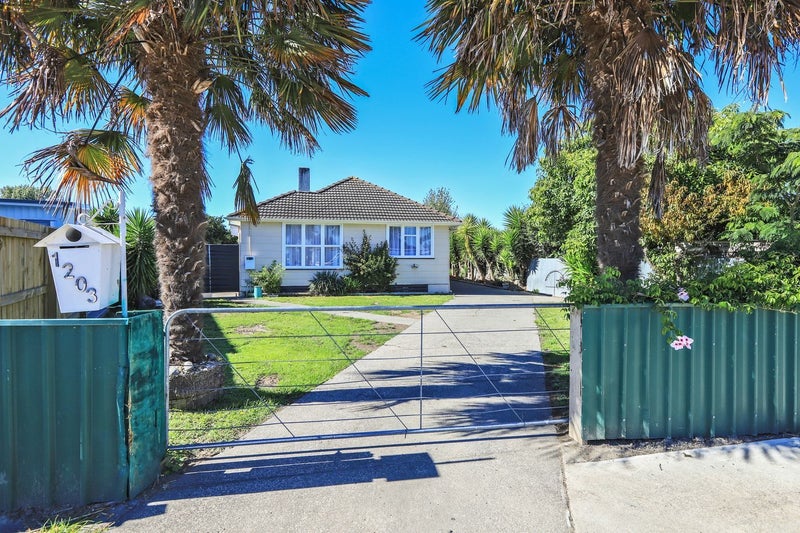 1203 Beatty Place, Mayfair, Hastings - Carousel 1