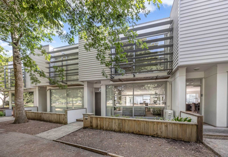 34 Kauri Drive, Takanini, Auckland - Carousel 1