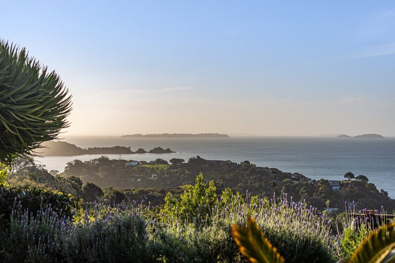 64 Hauraki Road, Oneroa, Waiheke Island - Carousel 2