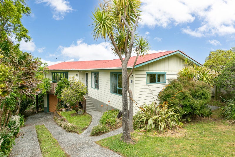 54 Akaroa Drive, Maupuia, Wellington - Carousel 1