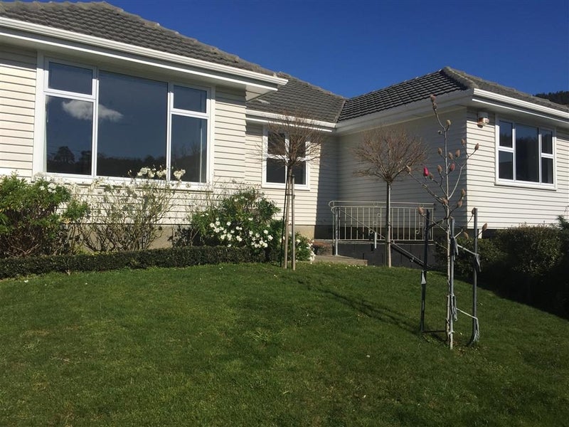 41 Larsen Crescent, Tawa, Wellington - Carousel 1