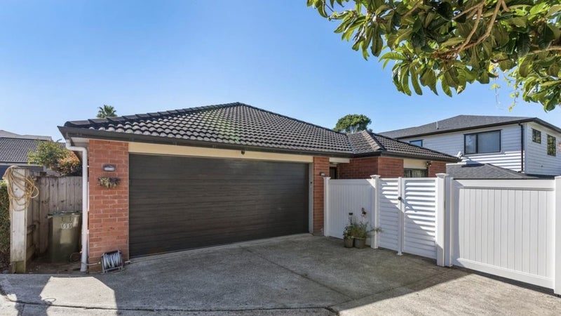 10D Evans Road, Weymouth, Auckland - Carousel 1