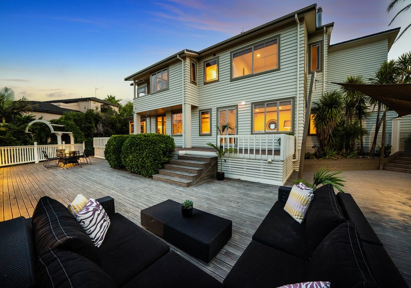 8 Rosella Place, Murrays Bay, Auckland - Carousel 1