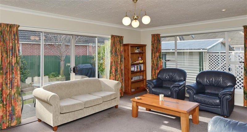 14 Sevenoaks Drive, Bryndwr, Christchurch - Carousel 2