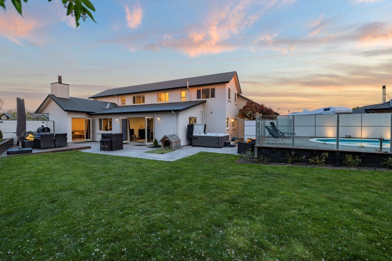 6 St Keverne Close, Burwood, Christchurch - Carousel 2