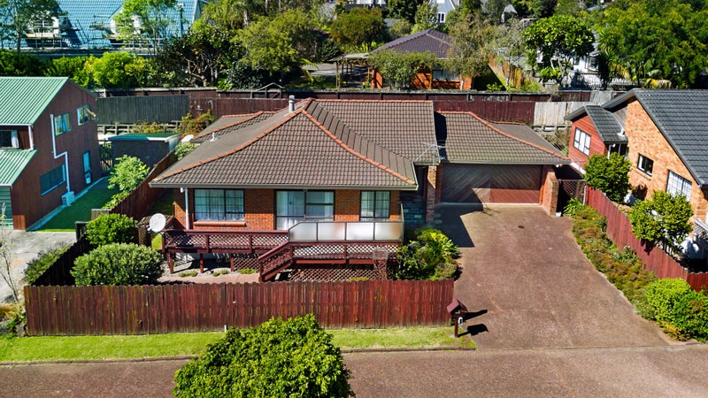 2/40 Taupiko Place, Green Bay, Auckland - Carousel 2