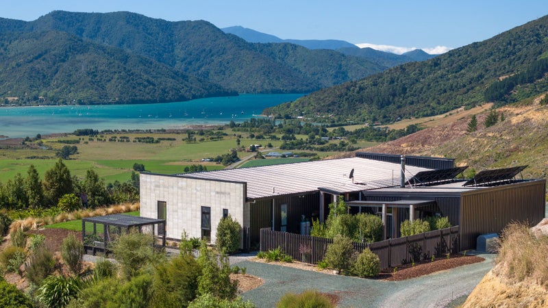 1424 Queen Charlotte Drive, LINKWATER - Carousel 1