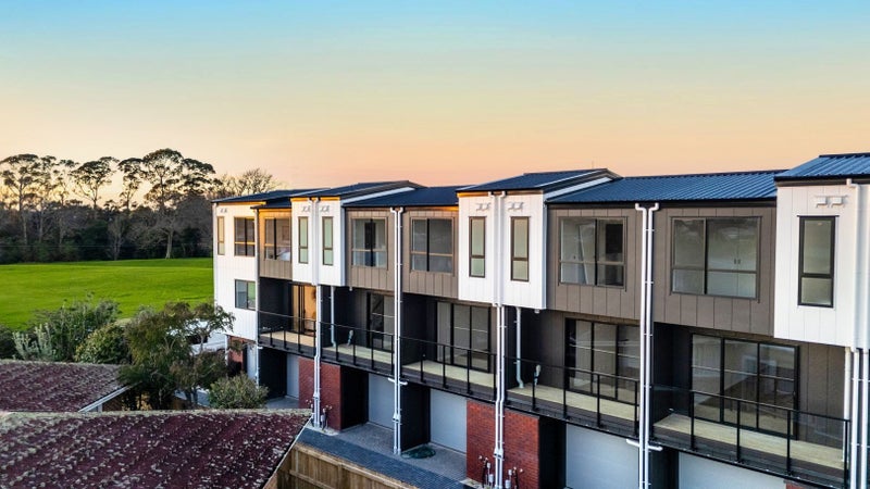 6/32 Tiraumea Drive, Pakuranga, Auckland - Carousel 16