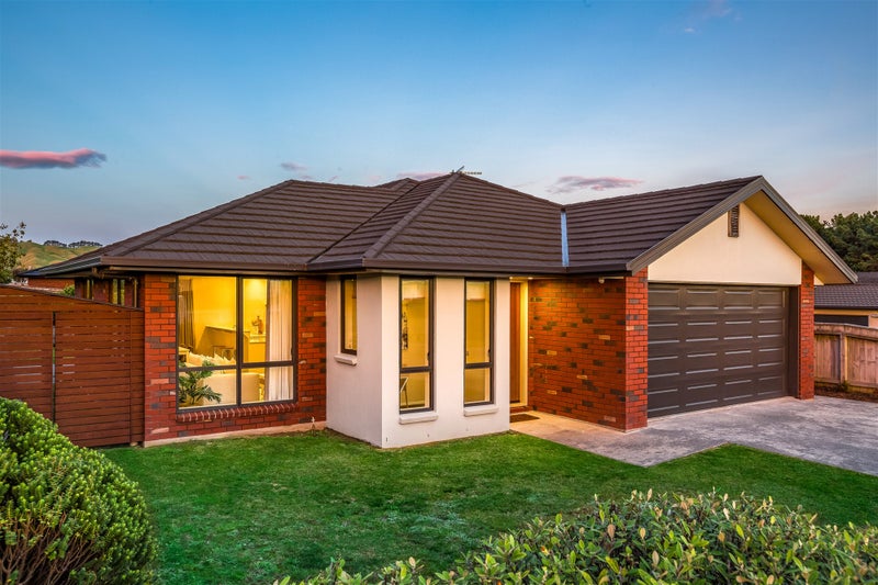 13 Tasman Close, Aotea, Porirua - Carousel 1