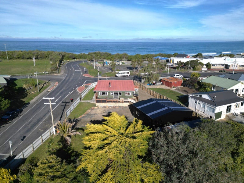 1 Bath Street, Brighton, Dunedin - Carousel 1