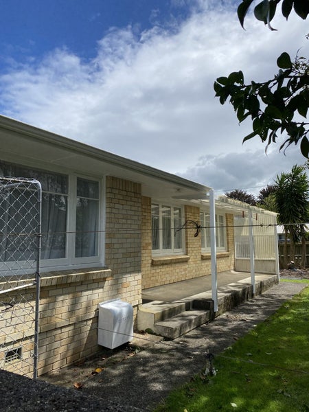 14 Panair Crescent, Hillcrest, Hamilton - Carousel 12