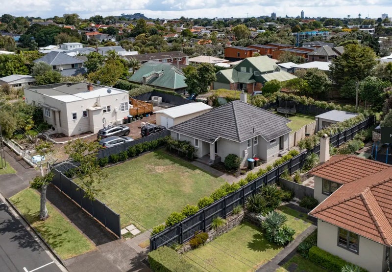 11 Cadman Avenue, Greenlane, Auckland - Carousel 1