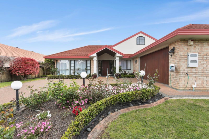 5 Connemara Court, West Harbour, Auckland - Carousel 2