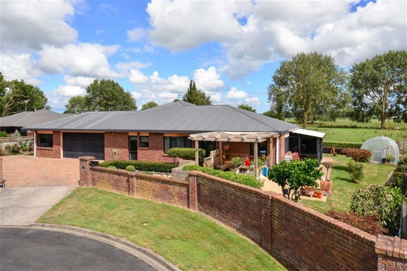 22 Reynolds Drive, Glenview, Hamilton - Carousel 2