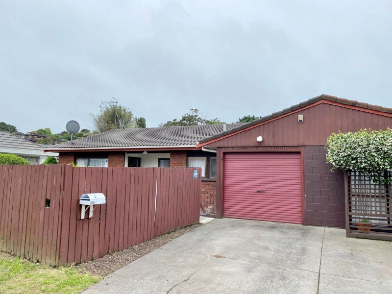 2/2 Mark Edward Drive, Half Moon Bay, Auckland - Carousel 1